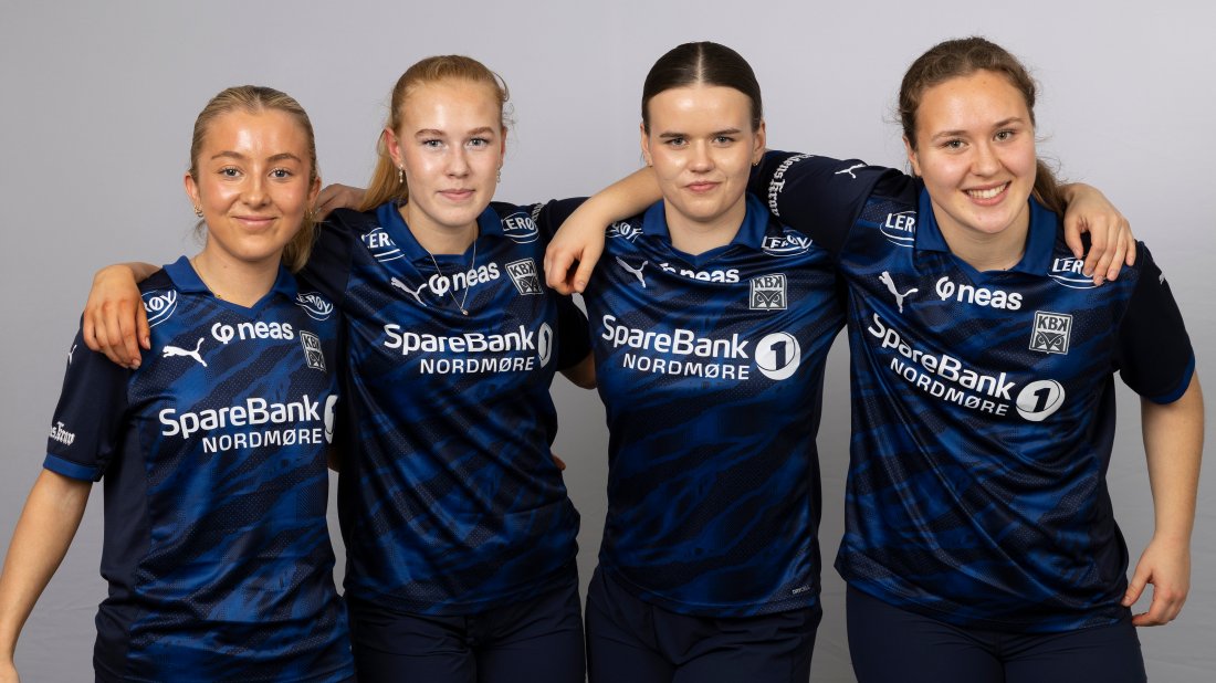 Anna Skalde (fra venstre), Annabell Rødahl, Ingeborg Oline Fossland og Runa Lønsethagen Herheim. Foto: Maiken Ohr, Kvernberget Print