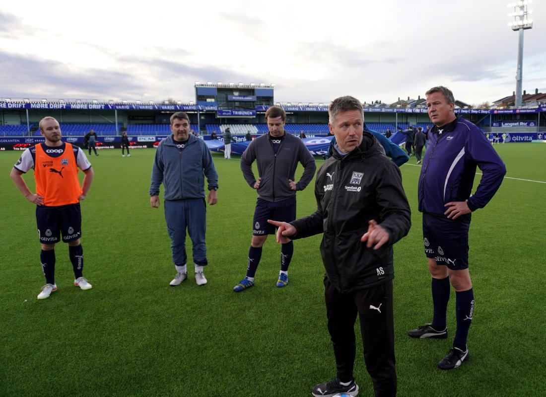 Siste instruksjoner før avspark.