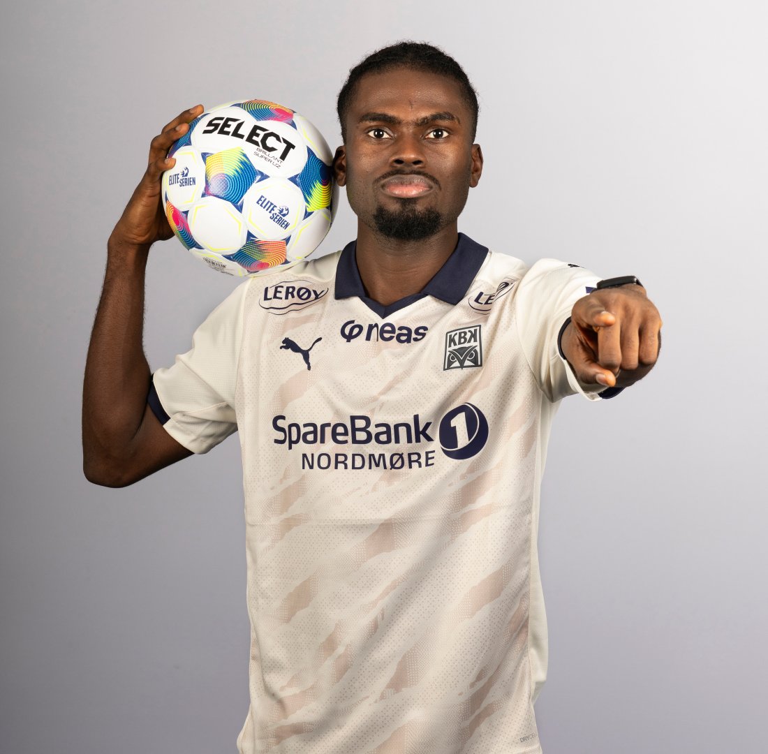 Wilfred George Igor i KBKs nye bortedrakt for 2026-sesongen. Foto: Maiken Ohr, Kvernberget Print