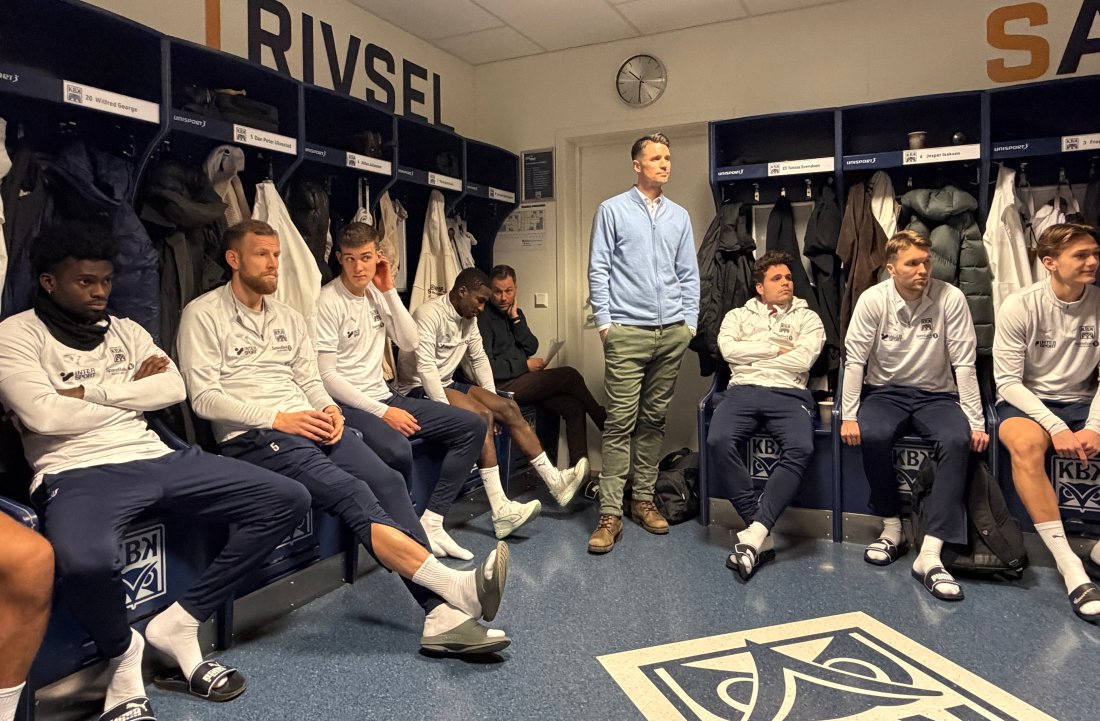 Christian Gauseth i KBK-garderoben før trening.