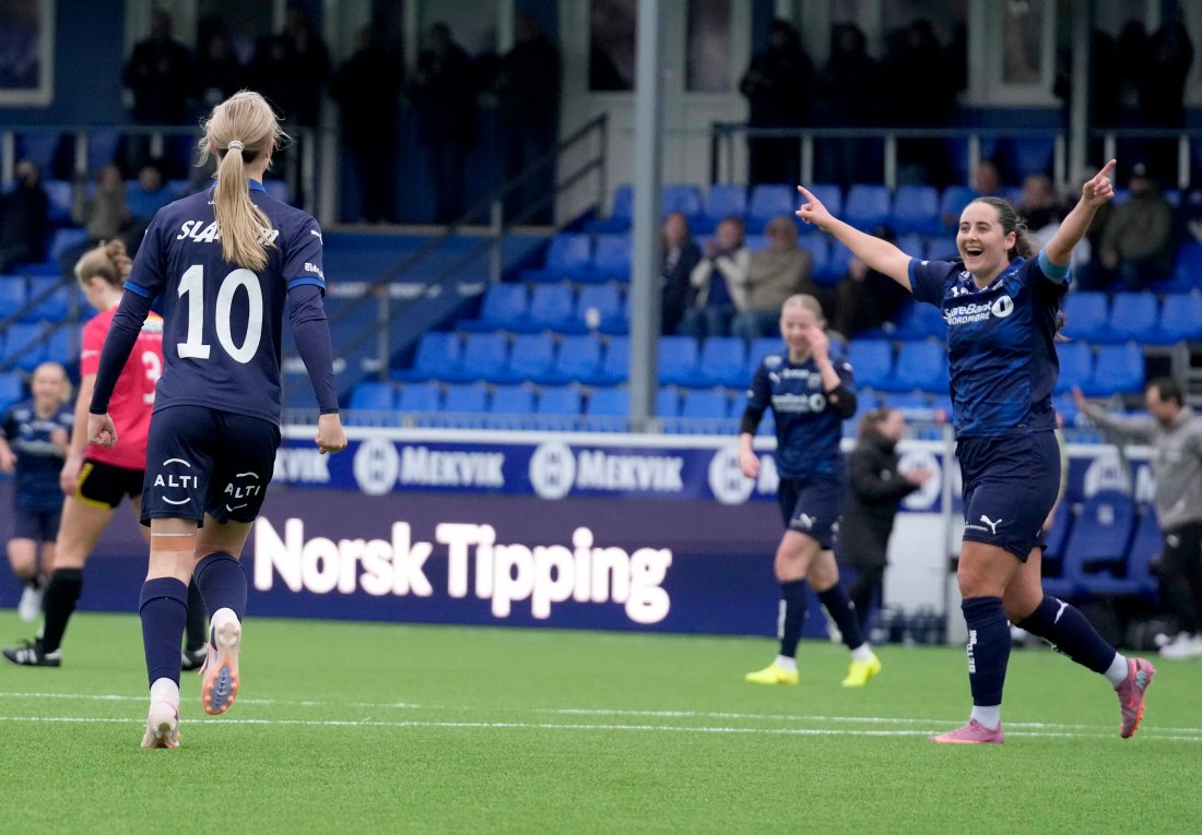 Feiring etter KBK-scoring mot Åndalsnes/Langfjorden. Foto: Terje Stamnes