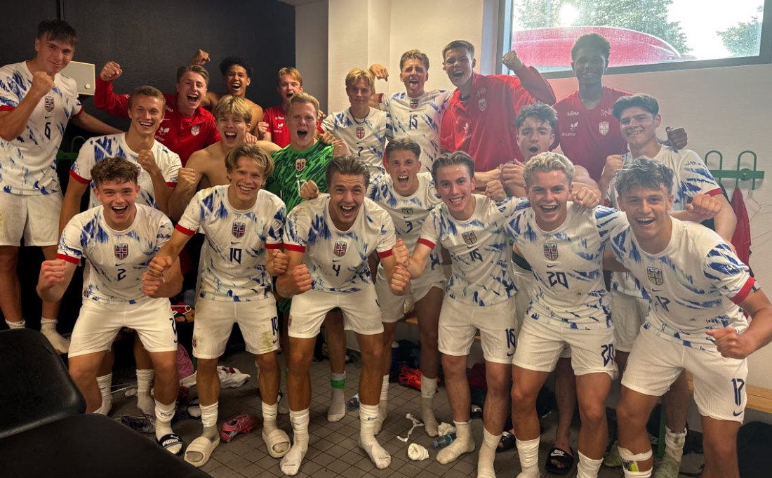 Haakon Haugen (foran til venstre) har hatt mye å juble for sammen med G18-landslaget i år. Foto: NFF