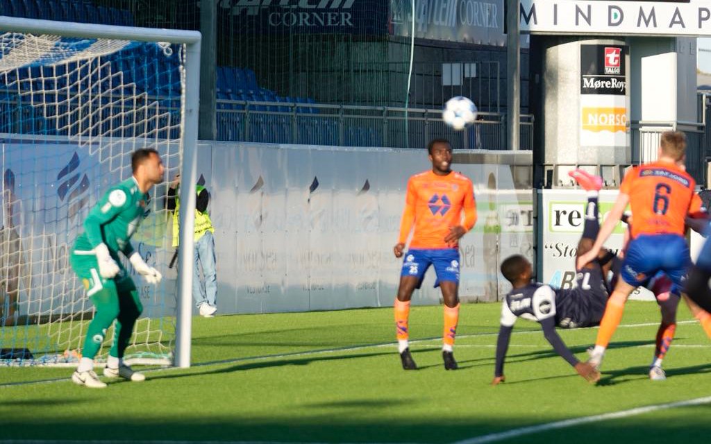 Mustapha Isah brassesparket inn 2-0-målet. Alle foto: Terje Stamnes