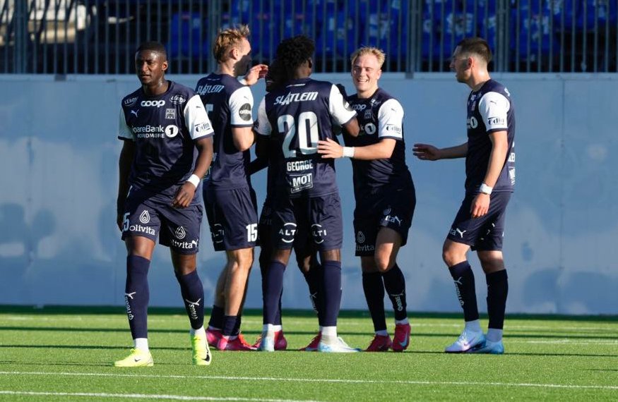 Jubel etter 1-0-scoringen. Alle foto: Terje Stamnes