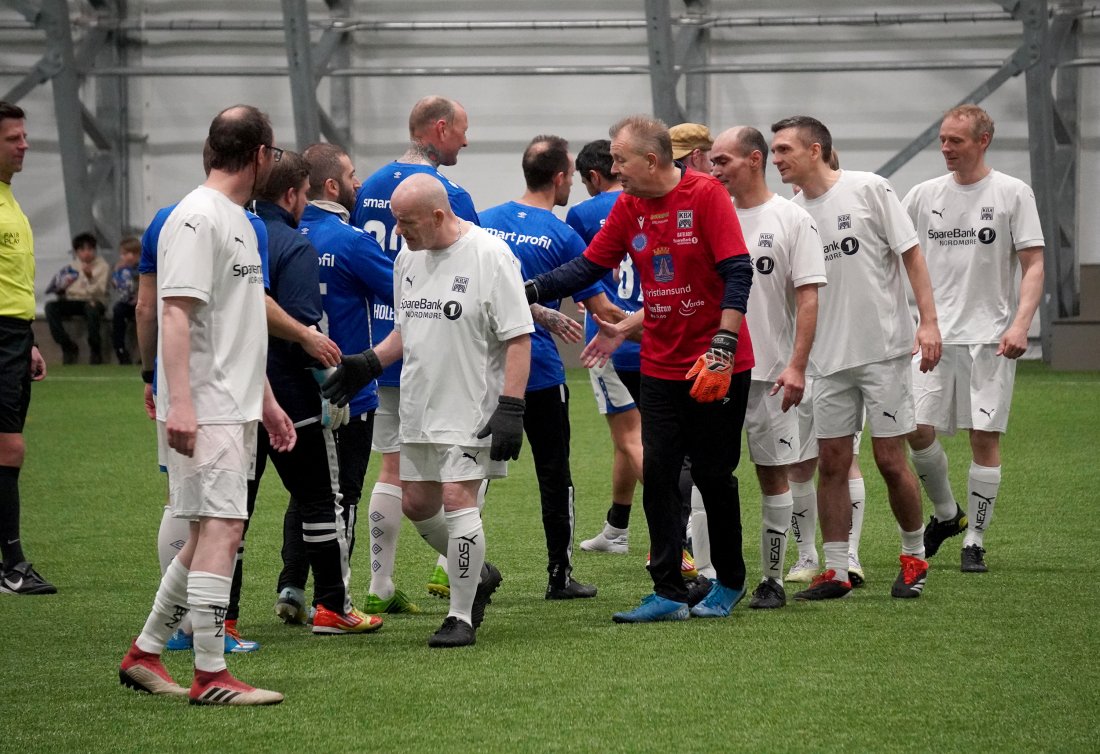 KBK og Ranheim hilser før avspark.