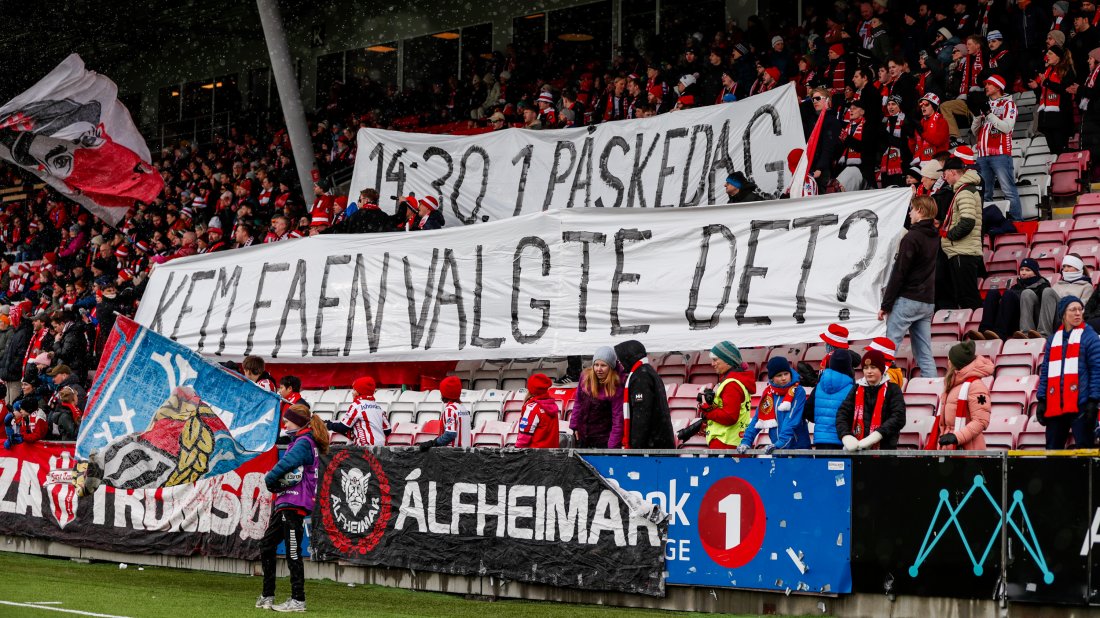 TIL-fansen likte ikke at det var satt opp eliteseriekamp på 1. påskedag. Foto: NTB