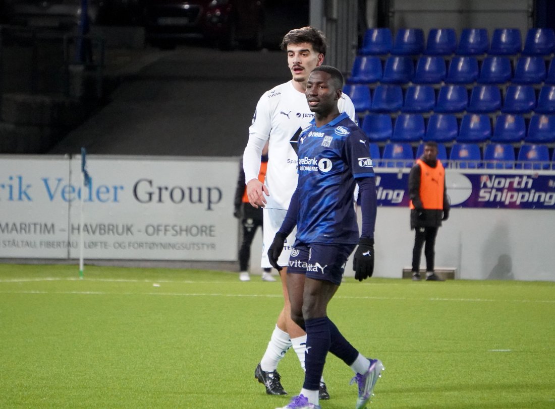 Mustapha Isah hadde kampens største sjanse.