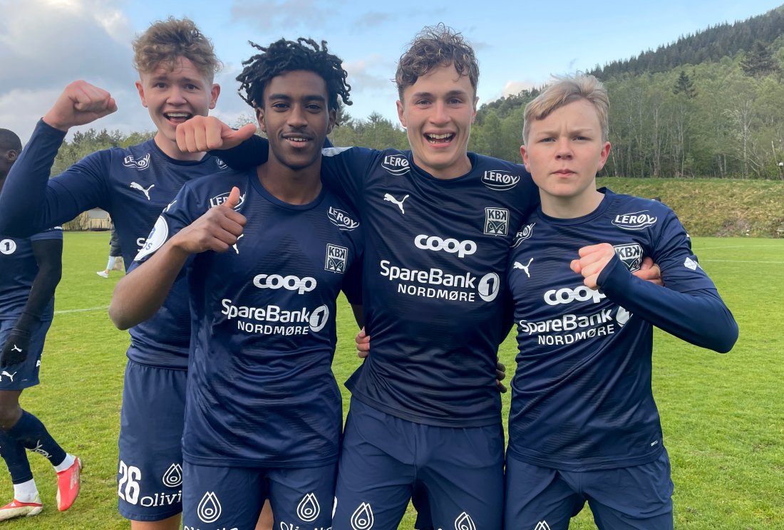 Førstelagsdebuten kom i cupkampen mot Tomrefjord i 2023. Der spilte Eirik Erstad Nyland sammen med Max Williamsen, Awet Alemseged og Oskar Siira Sivertsen.