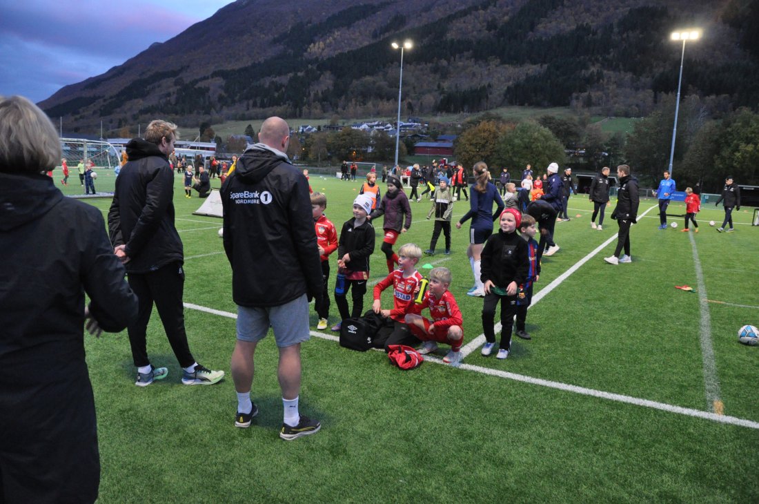 Vi gleder oss til å komme tilbake til Batnfjord med SpareBank 1 Nordmøre fotballskole!