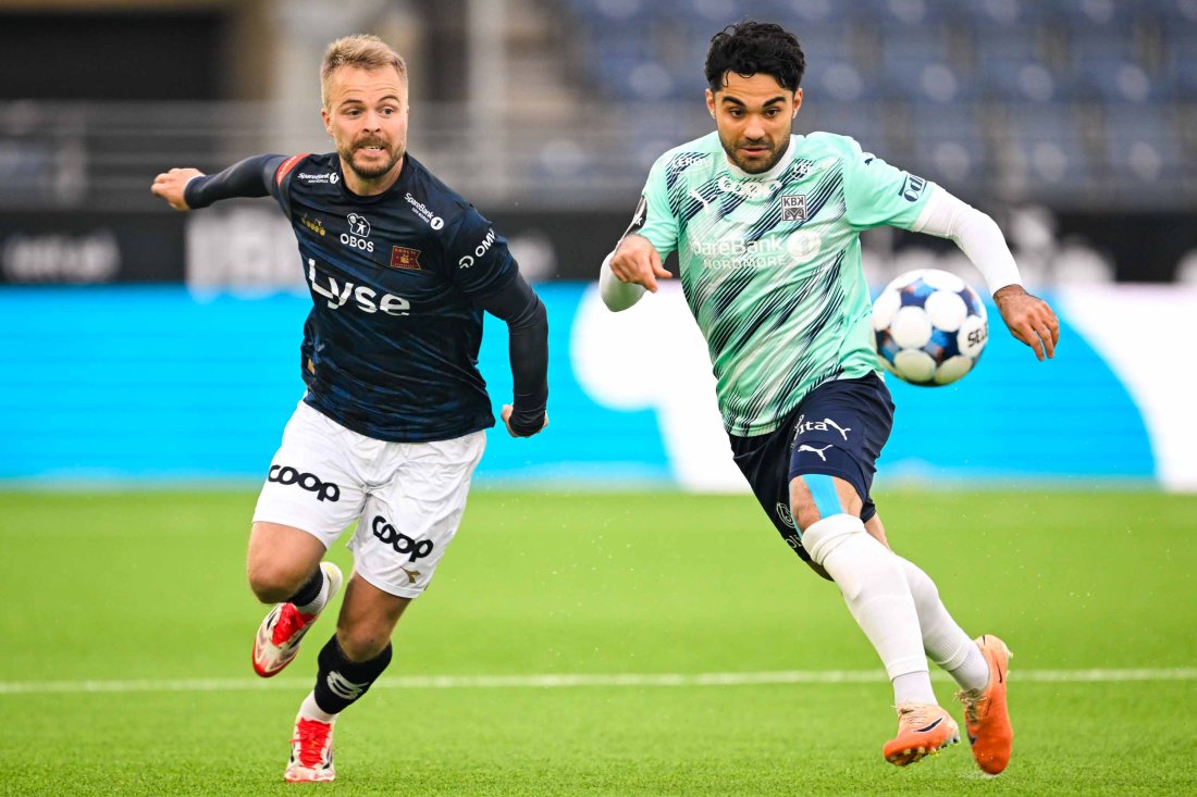 Sander Svendsen fra tiden i Viking, her i møte med KBKs Rezan Corlu i 2025.