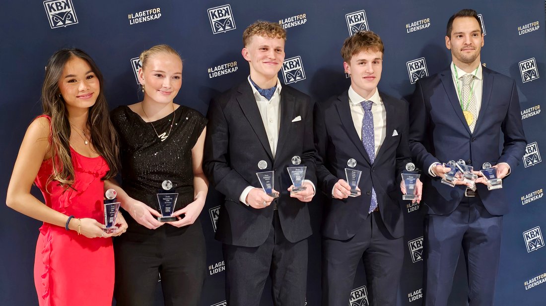 Marte Saugen (nr 2 fra venstre) fikk pris som årets toppscorer i KBK Kvinner under klubbens årsfest i 2024.