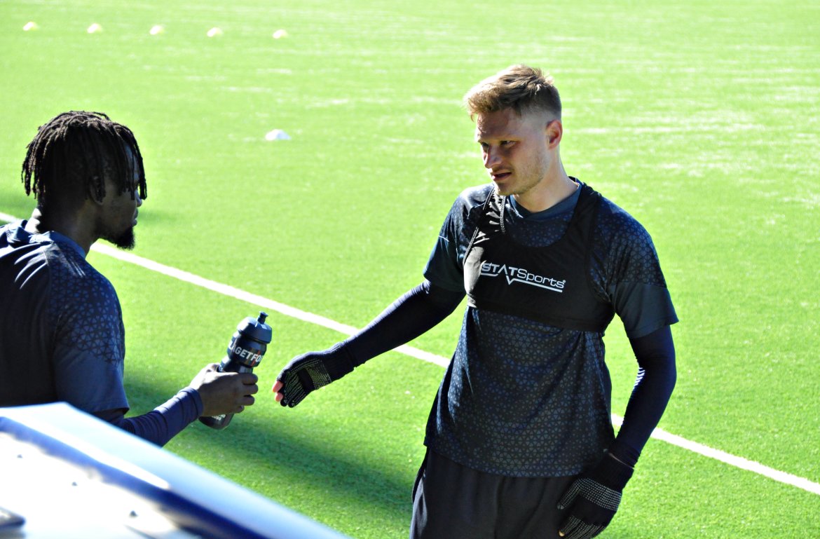 Aliou Coly og Benjamin Stokke.