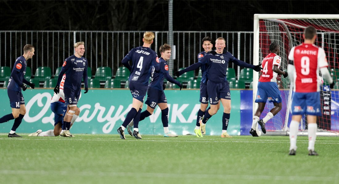 Hilmir Mikaelsson takket for tilliten fra start, og sendte KBK i ledelsen etter bare ni minutter! Foto: NTB