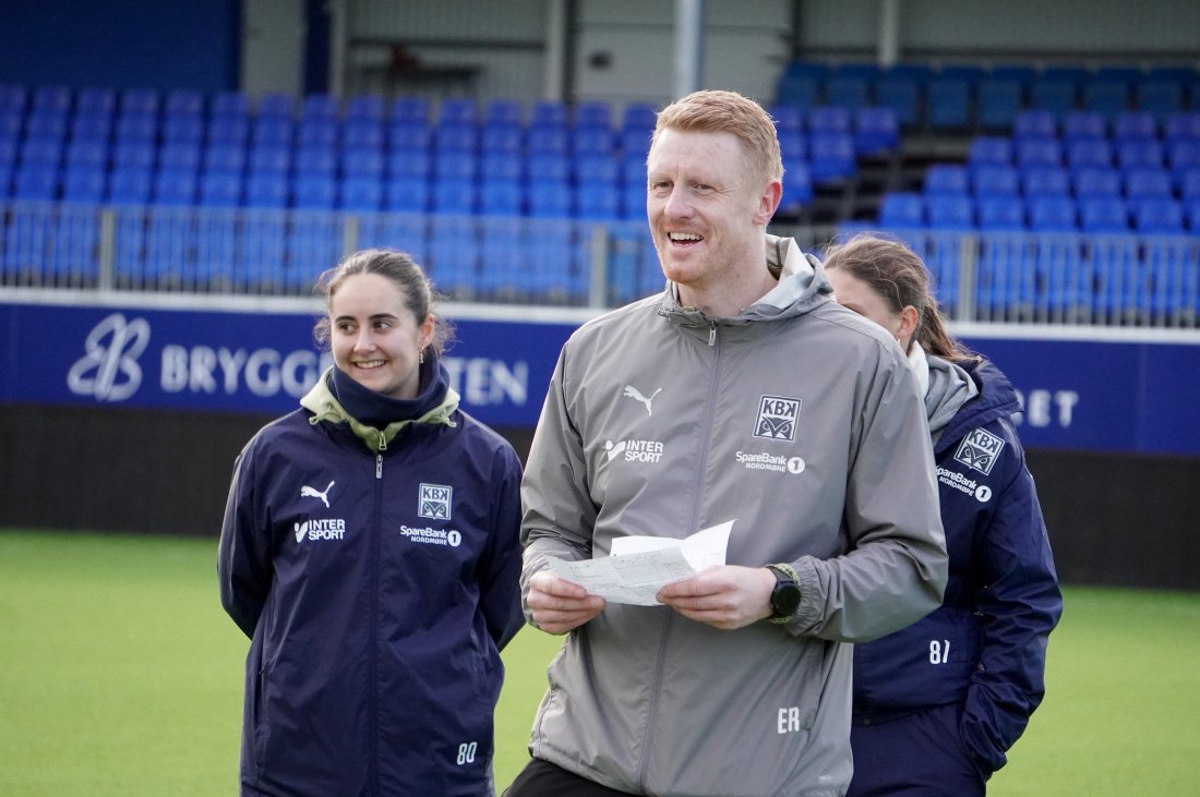 Julie Belden Rasmussen og Eirik Ranheim ledet treningen sammen med flere andre trenere i KBK Kvinner og NEAS Akademiet.