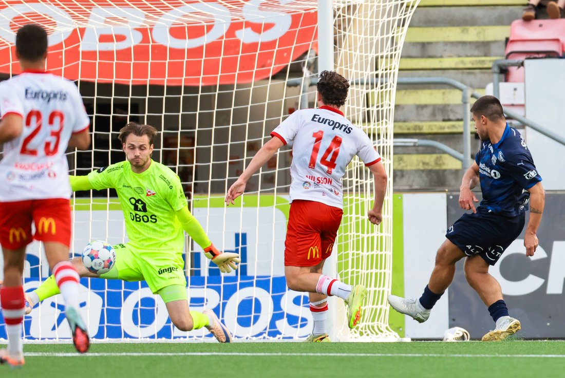 Adrian Kurd Rønning kom svært nær etter 32 minutter. Foto: NTB