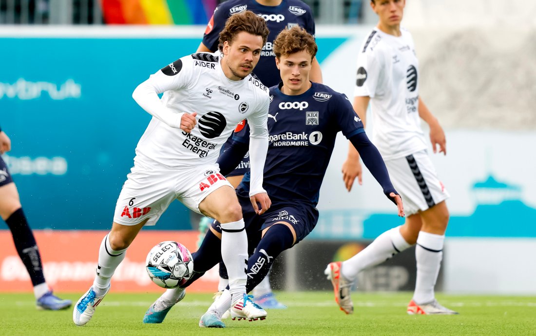 Tobias Svendsen møtte Oskar Sivertsen og KBK i Eliteserien i 2024. Foto: NTB