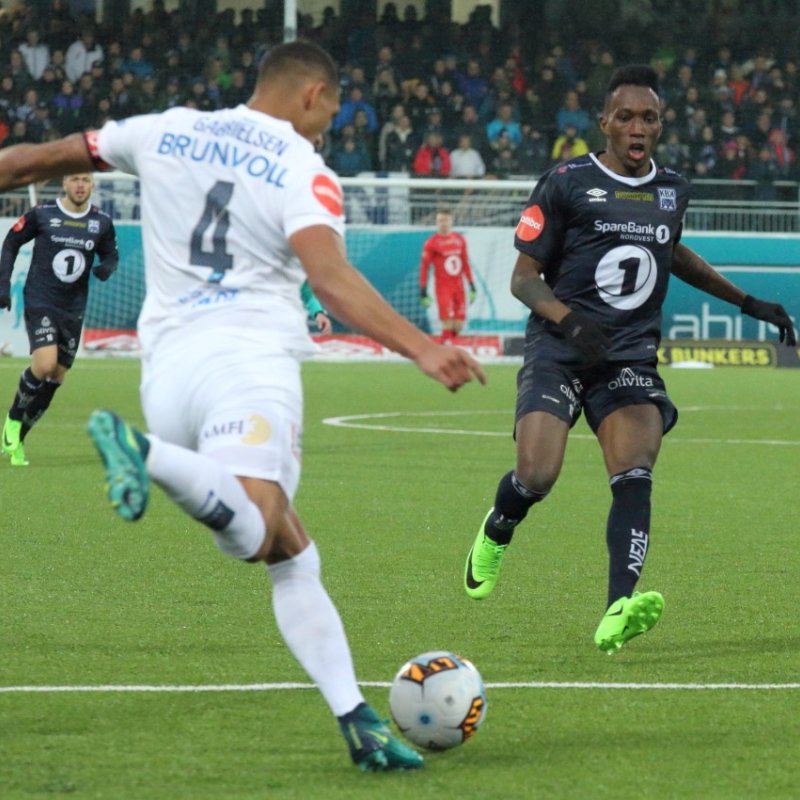 Daouda Bamba måtte gå av med skade i det 85.minutt