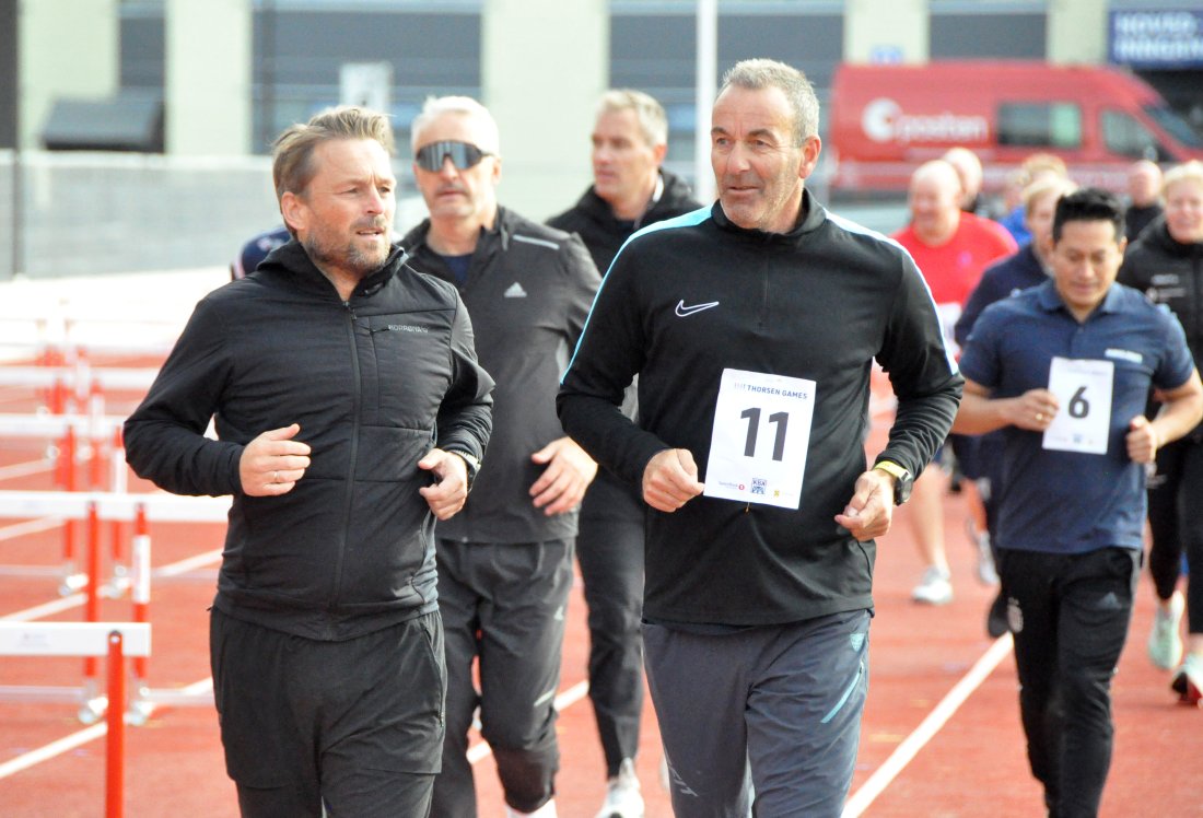 Stig Flemmen (til venstre) og Rolv Erik Wirum under oppvarmingen. Begge pådro seg skader i løpet av Thorsen Games.