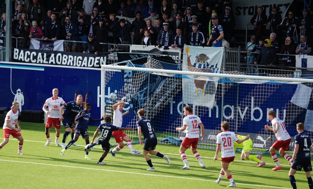 Det er fortsatt mulig å få sesongkortabonnement på ståplassene på 1-Tribunen. Foto: Terje Stamnes