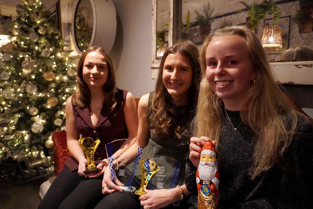 Julia Potega (fra venstre), Eline Warvik Bugge og Anna Strømsvåg feiret sesongen på Boteco.